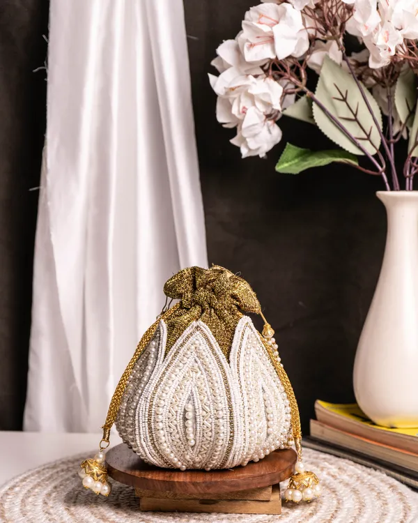 Ivory_Empress_Lotus_Potli